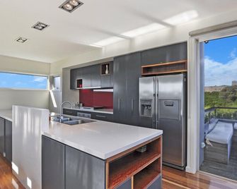 Whispers - Port Fairy - Kitchen