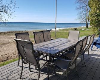 Sand Beach Door County Lake House - Last Minute Opening! - Sturgeon Bay - Patio