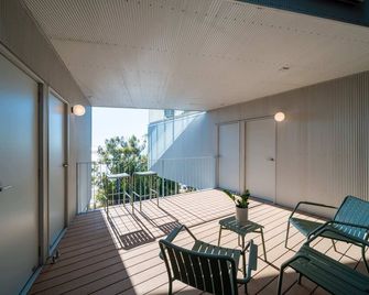 Cantilever House - Town Of 1770 - Seventeen Seventy - Балкон