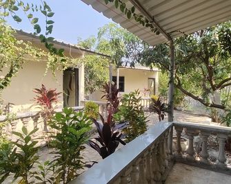 Gir Forever - Sasan Gir - Balcón