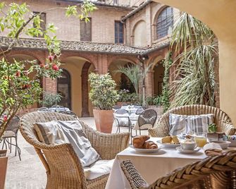IL Chiostro Del Carmine - Sienne - Patio