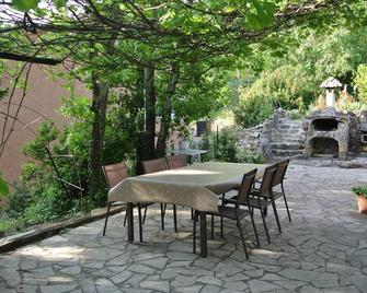 House 5 minutes walk from Ruoms town center - Ruoms - Patio