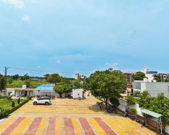 Vedantam Shri - Khātu - Outdoor view