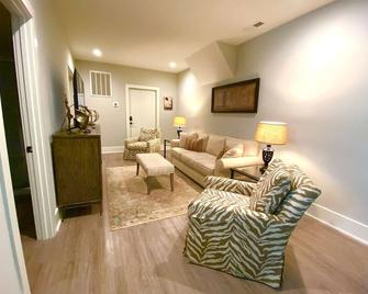 Elegant King Bed Apartment In Quiet Neighborhood - Raleigh - Sala de estar