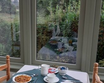 Forest How - Holmrook - Eetruimte