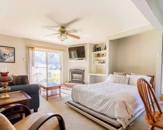 Skiing, Hiking, Village Of Eville Mtn Escape - Ellicottville - Bedroom
