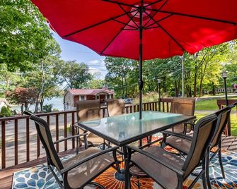 Lakeview Retreat - Lakeville - Balcony
