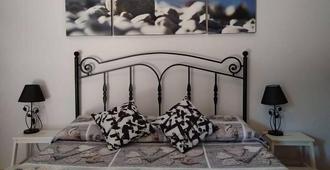 Le Anfore - Marino - Camera da letto
