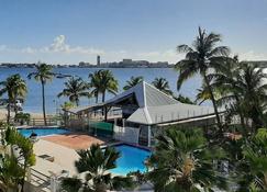 Nice duplex with an exceptional lagoon view. - Sandy Ground - Pool