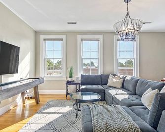 Firepit, Rooftop deck, Games & Bridal Suite and right next to The Coffee Girl - Waterloo - Sala de estar