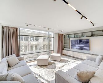 Luxe High-Rise 2 Mi To Dtwn Cleveland Wfh Ready! - Cleveland - Sala de estar