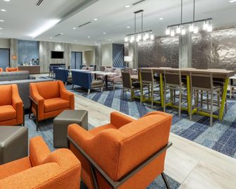 La Quinta Inn & Suites by Wyndham Middletown-Goshen - Middletown - Salónek