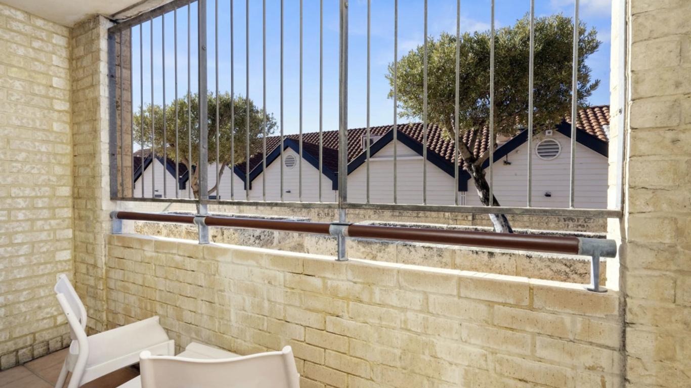 منتجع هيلاريز هاربور