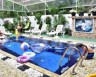 可倫坡別墅劍橋區飯店 - 可倫坡 - 游泳池