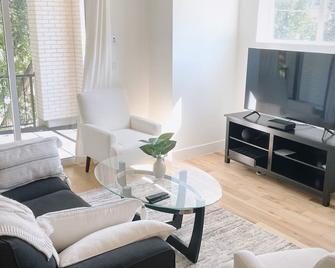 Family-friendly Townhouse on Jefferson Park. 5-minute walk from Empower Field! - Denver - Sala de estar