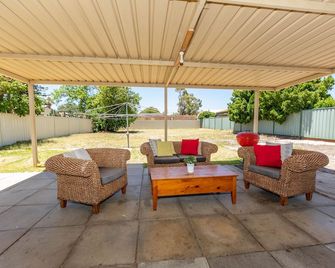 Comfy Lodge Belmont at affordable price - Belmont - Pátio