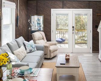 Oceanside Cottage -3bdr 2ba-Walk To Beac - Kill Devil Hills - Wohnzimmer