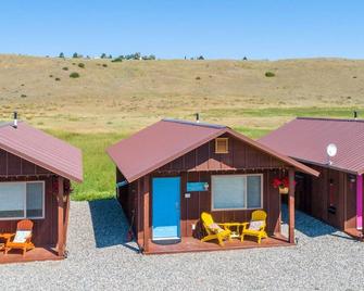 Emigrant Cabins #6 - Boutique Accommodations - Emigrant - Building