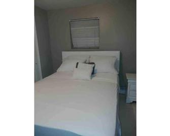 Lovelly One Bedroom Aparment In Whitestone - Queens - Restaurant