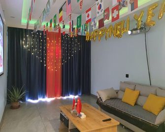 Red Mansion Dream Night Market Popular Homestay (Linghe/Guta Night Market Branch) - Jinzhou - Bedroom
