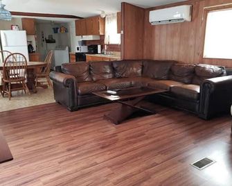 'R' - House on 127 - Sabinal - Sala de estar