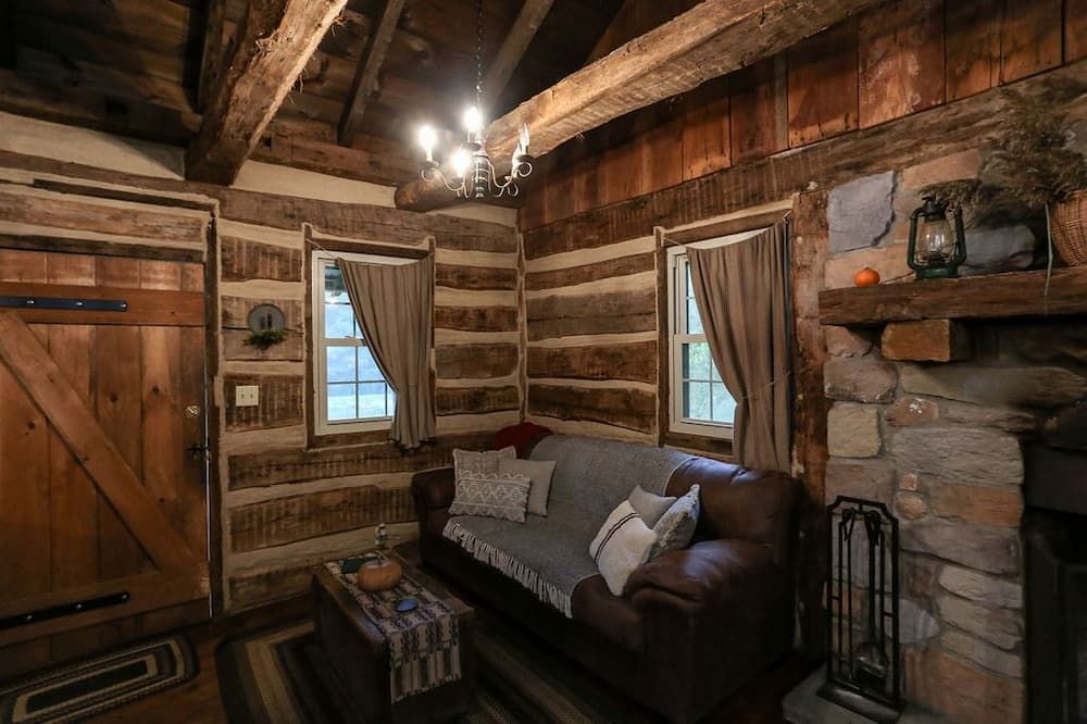 1800's Restored Log Cabin In Woods - 15 Min. Off Pa Turnpike