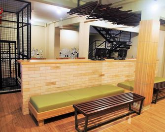 The Packer Lodge - Hostel - Jakarta - Front desk