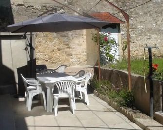 Chablis Appart - Chablis - Innenhof