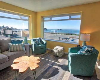 Beachfront Bungalow! Bungalow Azul @ Pebble Beach. - Crescent City - Sala de estar