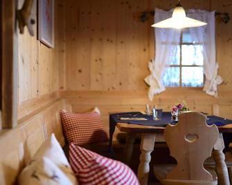 Hotel & Gasthof zum Hirschen - Leifers - Eetruimte
