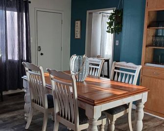The Shopkeeper's Inn. Unique property with history, In the heart of Ely, Nv. - Ely - Comedor