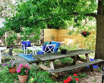 The Collier Street Cottage Guest Suite in the heart of Austin! - Austin - Innenhof