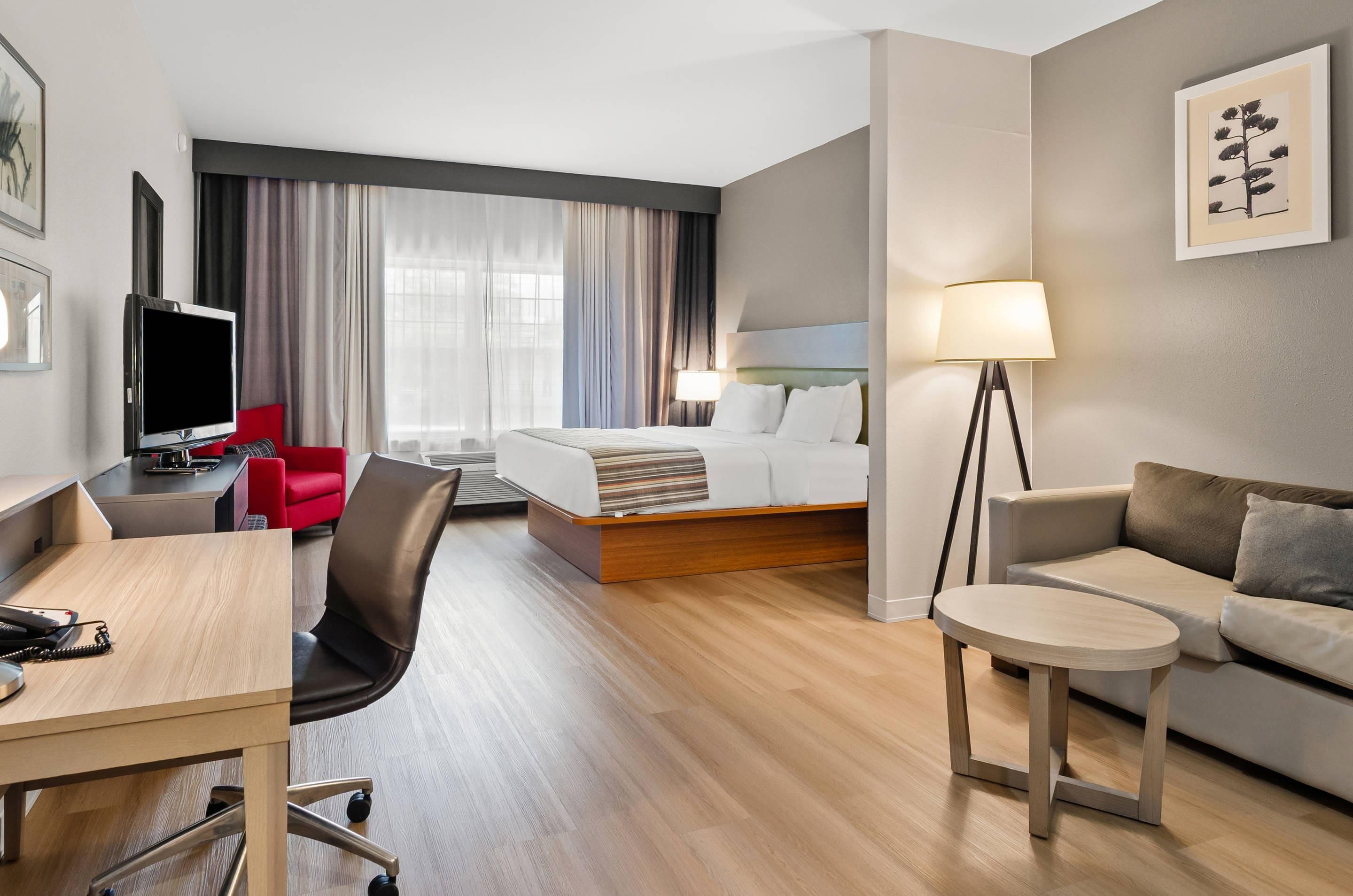 كانتري إن آند سويتس باي راديسون، روانوك، فرجينيا - روانوكي (فيرجينيا) - غرفة نوم