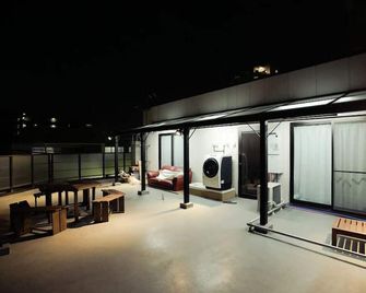 جولدن جيست هاوس هاكاتا - هوستل - فوكوكا - شرفة مرصوفة