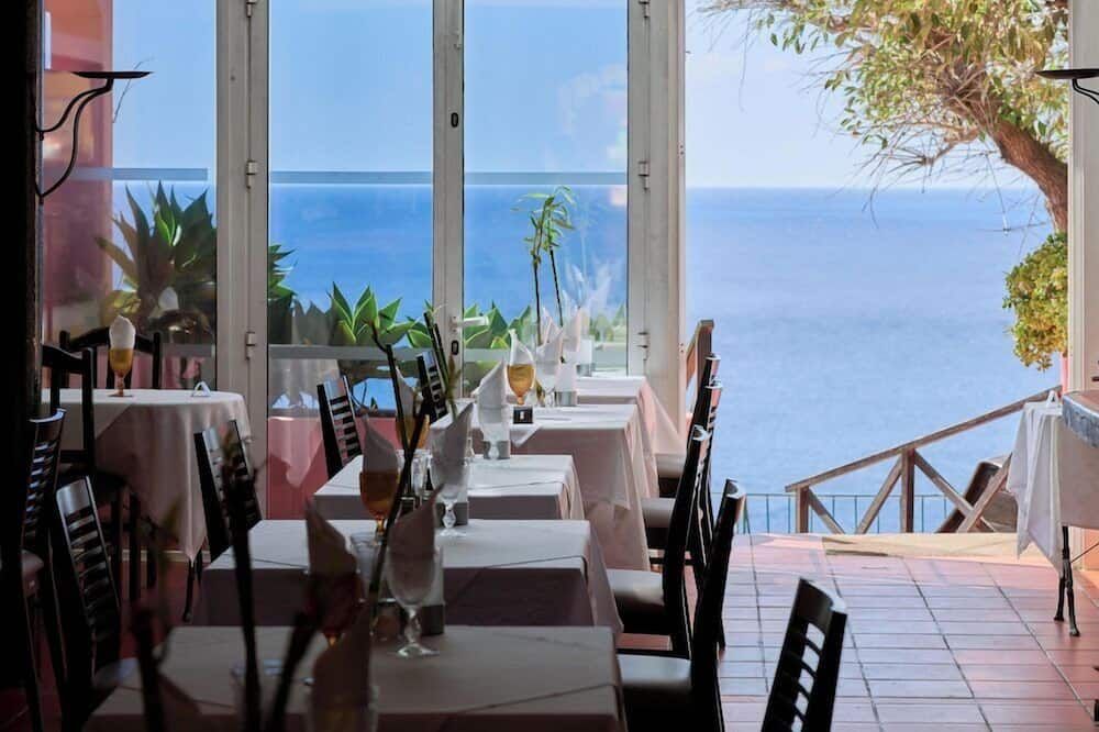 Inn & Art Madeira - קאניקו - מסעדה