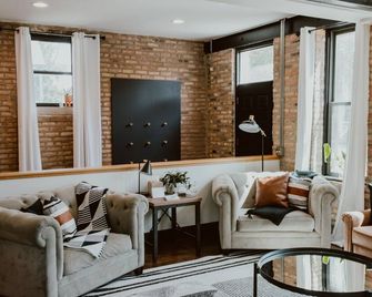 Gather Together & WFH in Piece of Chicago History - Chicago - Sala de estar