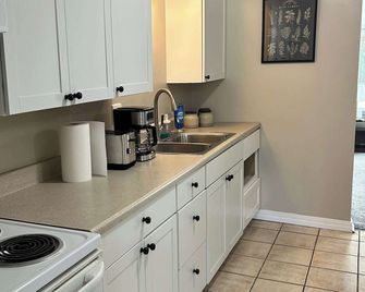 Bellwood 2 bed family house w 2 living areas Superhost - Loveland - Kitchen