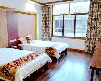 Qijiayi Theme Hostel No.2 Shop - Zhangjiajie - Schlafzimmer