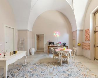 D.Home B&B - Camera tripla - Oria - Comedor