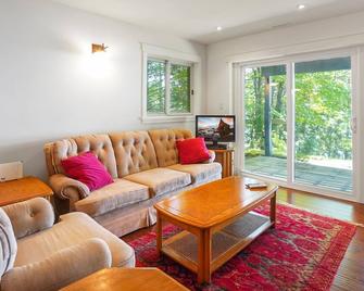 Escape to Comfort: Beachfront Cottage Rentals for You - Haliburton