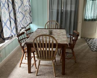 Historic Beach Side Getaway - Pet friendly, WiFi cottage - Norfolk