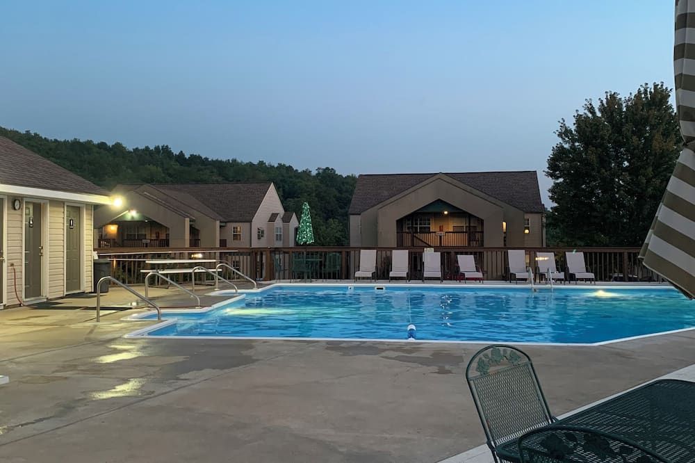 Beautiful Branson Getaway! - Branson - Pool