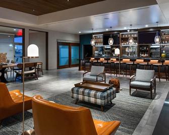 Four Points by Sheraton Kansas City Olathe - Olathe - Bar