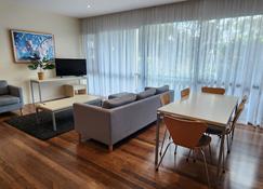 Phillip Island Apartments - Cowes - Living room