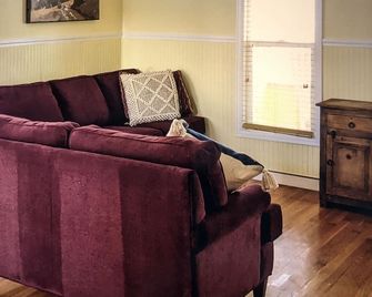 Charming Cottage in Historical Victorian Olde Erie Village - Erie - Sala de estar