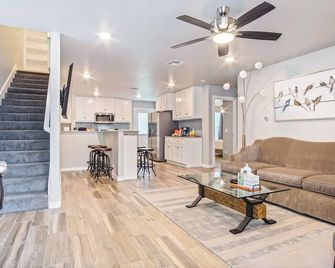 5br Home W Oven 20mins to Okc Safari Lights #co - Bethany - Sala de estar