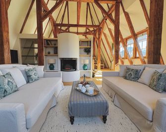 Turm Kaps Luxury Home Direkt Am Golfplatz By Belle Stay - キッツビュール - リビングルーム