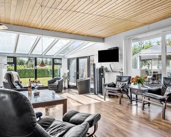 Awesome Home In Vemb With Kitchen - Vemb - Sala de estar