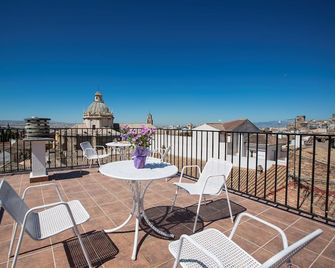 Hotel Molinos - Granada - Balcony