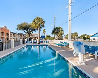 Travelodge by Wyndham Hotel & Cottages St Augustine/Historic - St. Augustine - Piscina